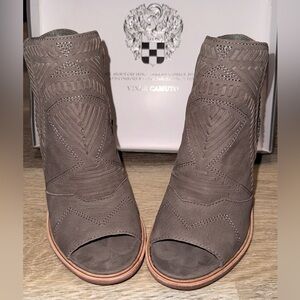 Vince Camuto GORGEOUS shoe! I’ve never worn these, but they are beautiful!